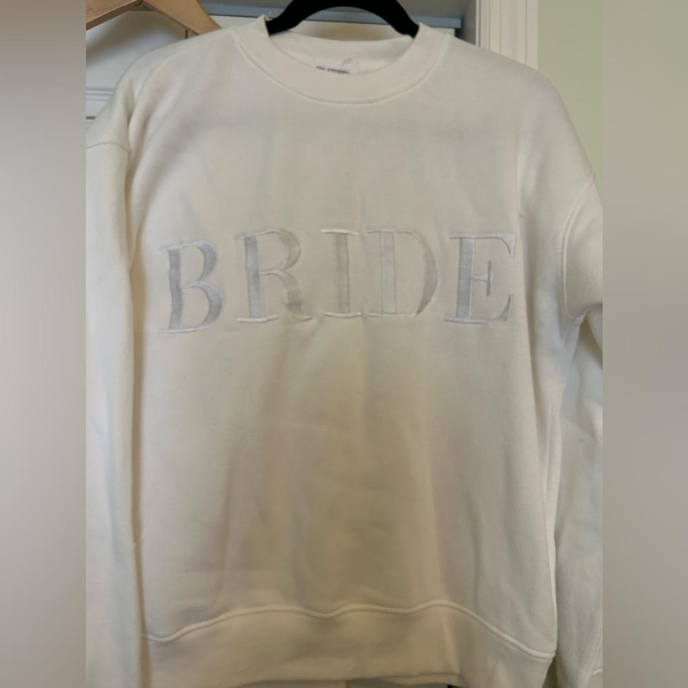 Six stories white bride sweatshirt and sweatpants size small